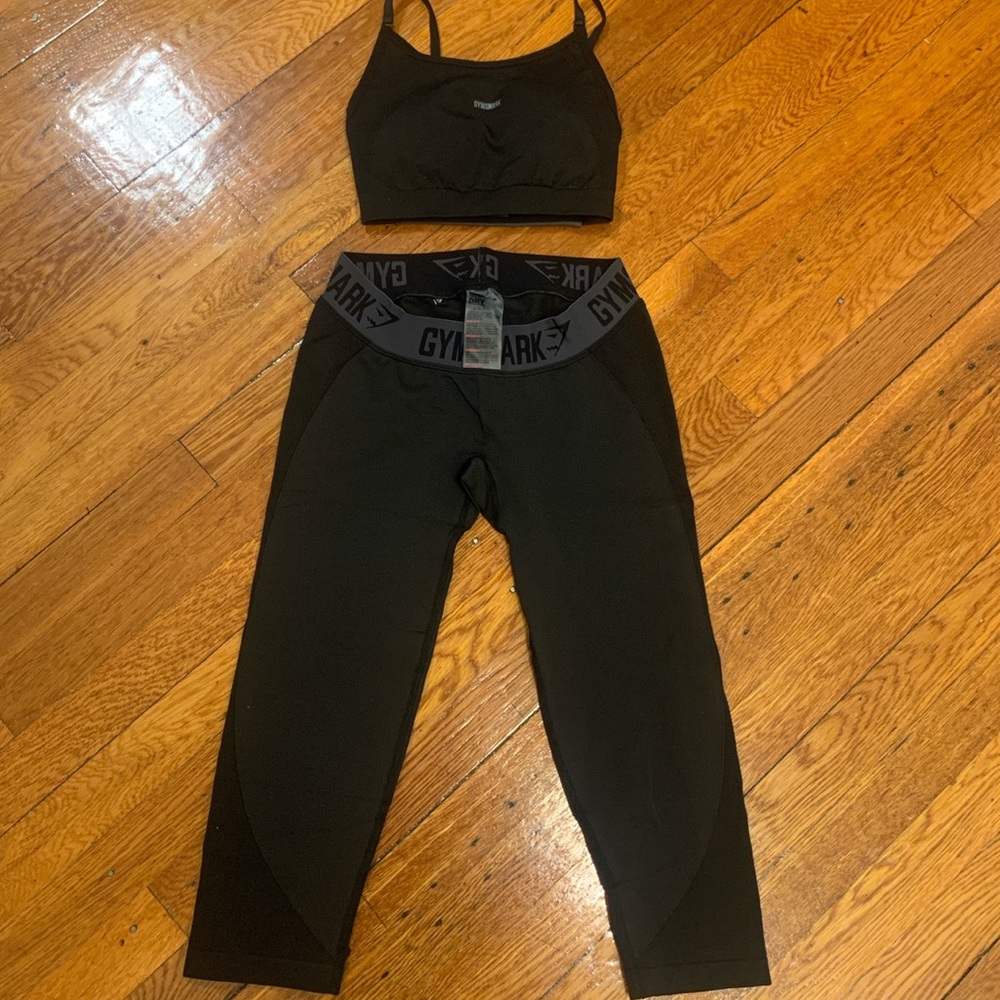 Black gymshark set🦈🦈